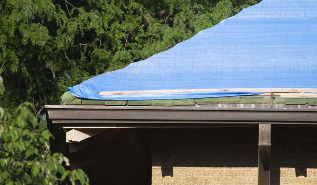How to Secure Tarp to Roof Without Nails