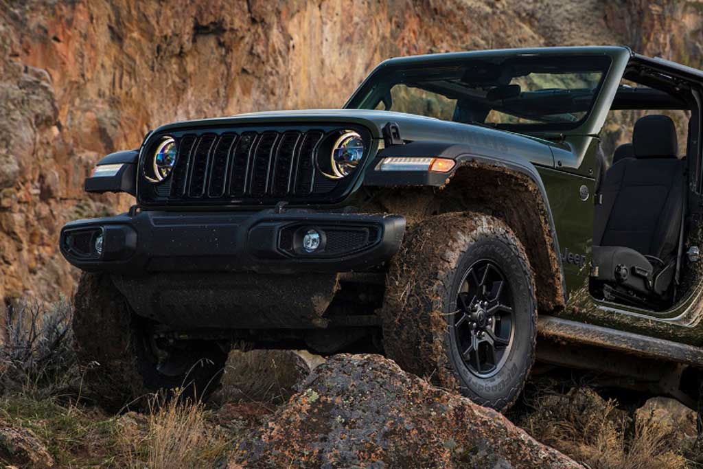 Jeep Wrangler VS Bronco: Comprehensive Comparison for 2024